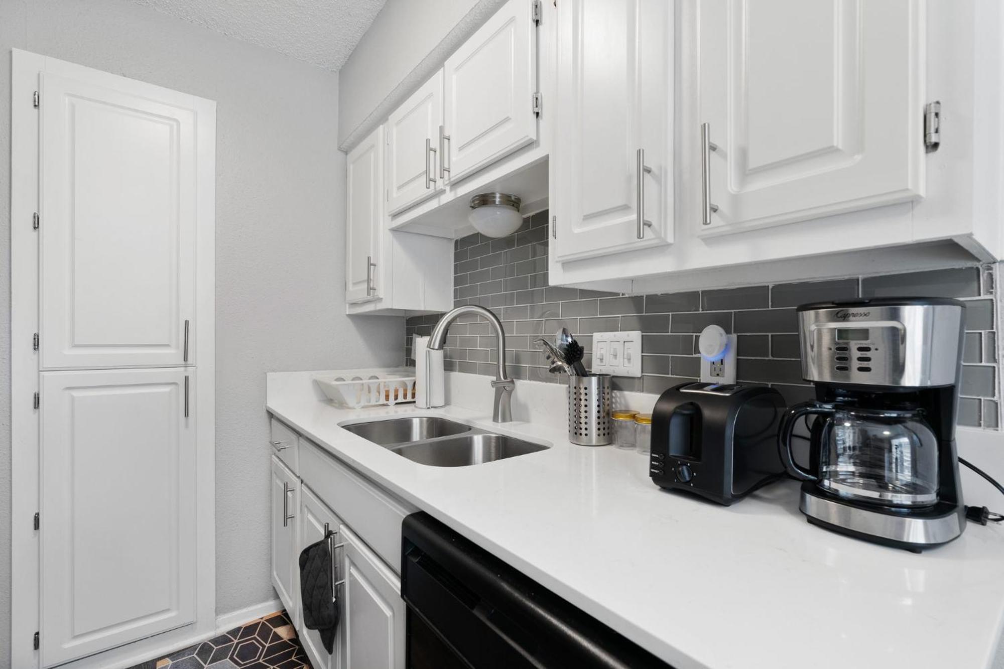 Chic Urban Retreat North Lamar *