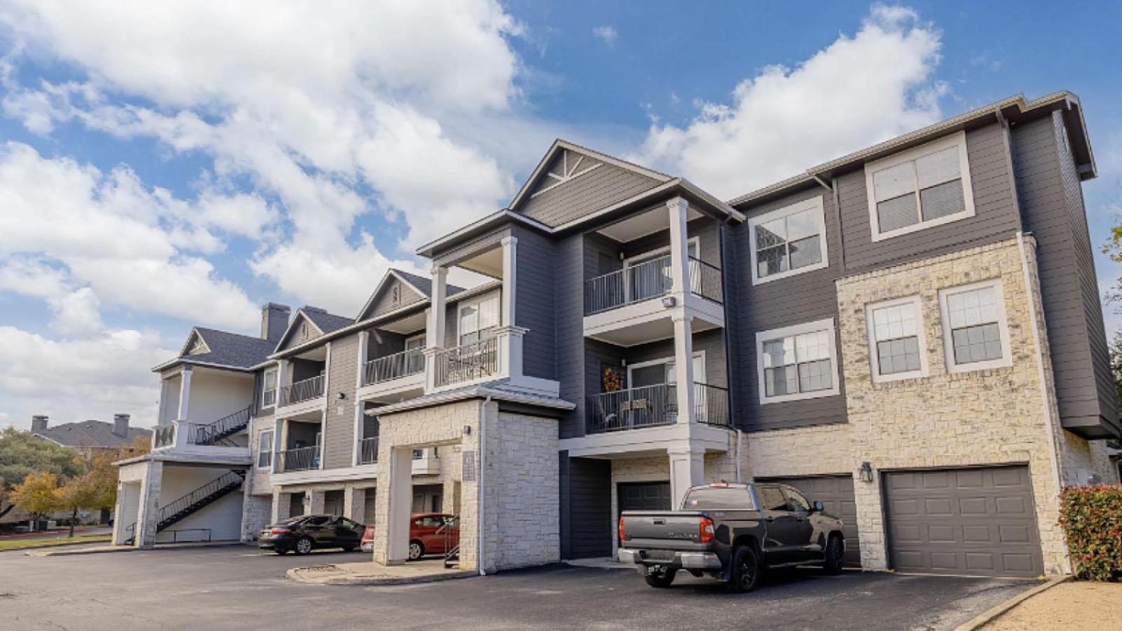 Landing At Preserve At Rolling Oaks - 1 Bedroom In Rolling Oaks Apartment Austin