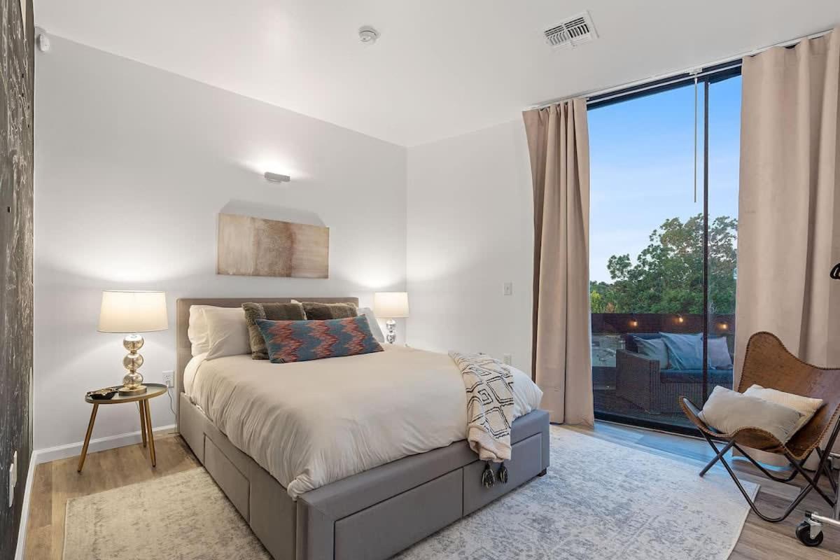 2br Designer On Trendy East 11th St, Downtown * Austin