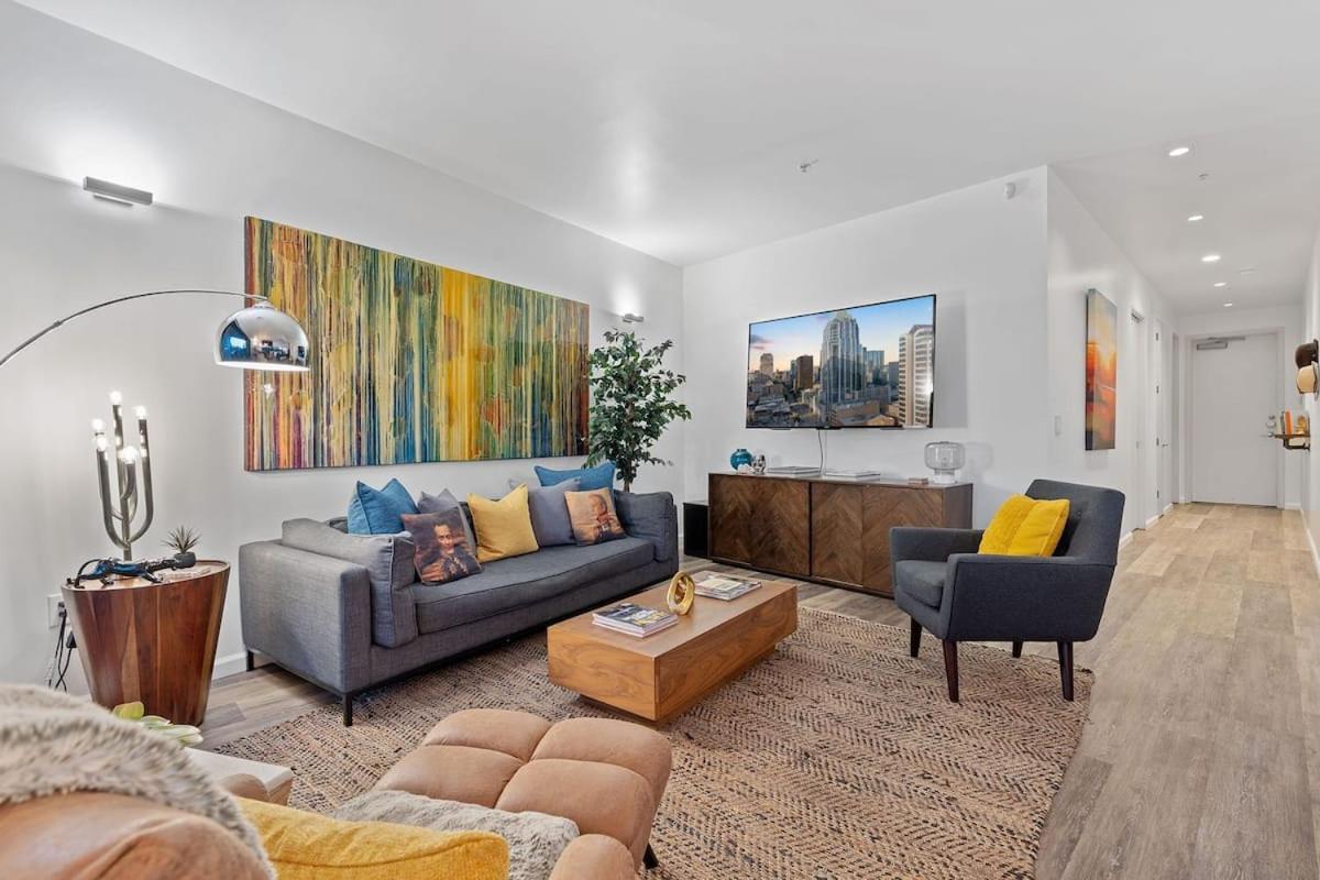 2br Designer On Trendy East 11th St, Downtown