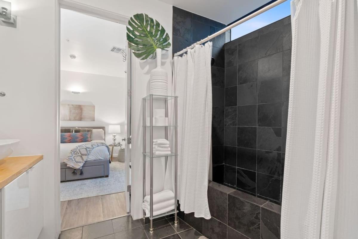 Holiday home 2br Designer On Trendy East 11th St, Downtown