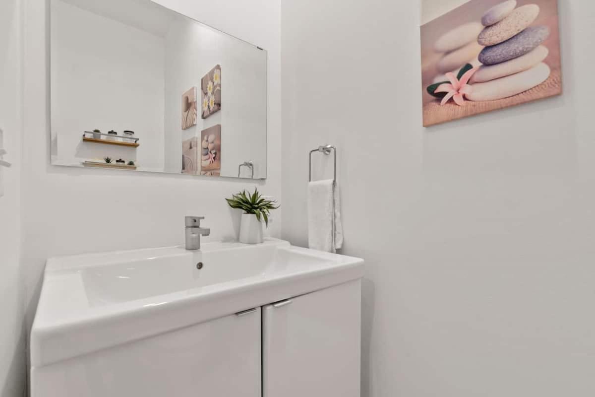 2br Designer On Trendy East 11th St, Downtown * Austin