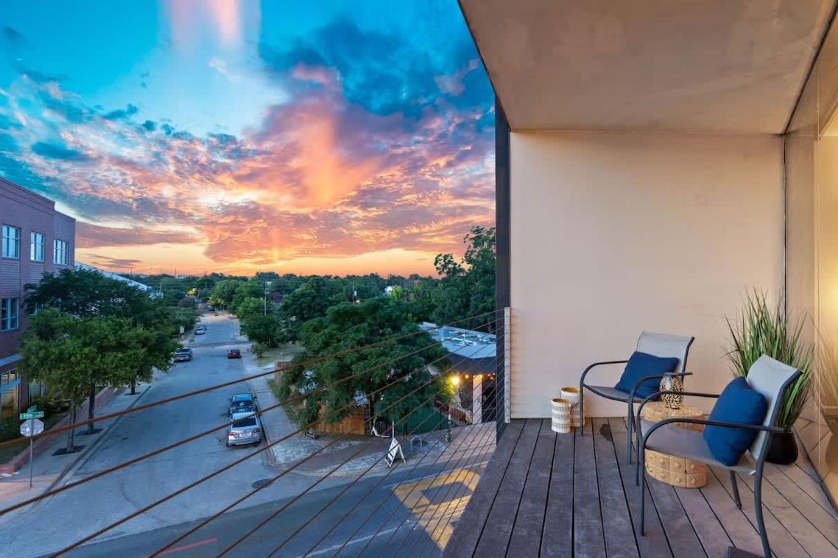 2br Designer On Trendy East 11th St, Downtown Holiday home
