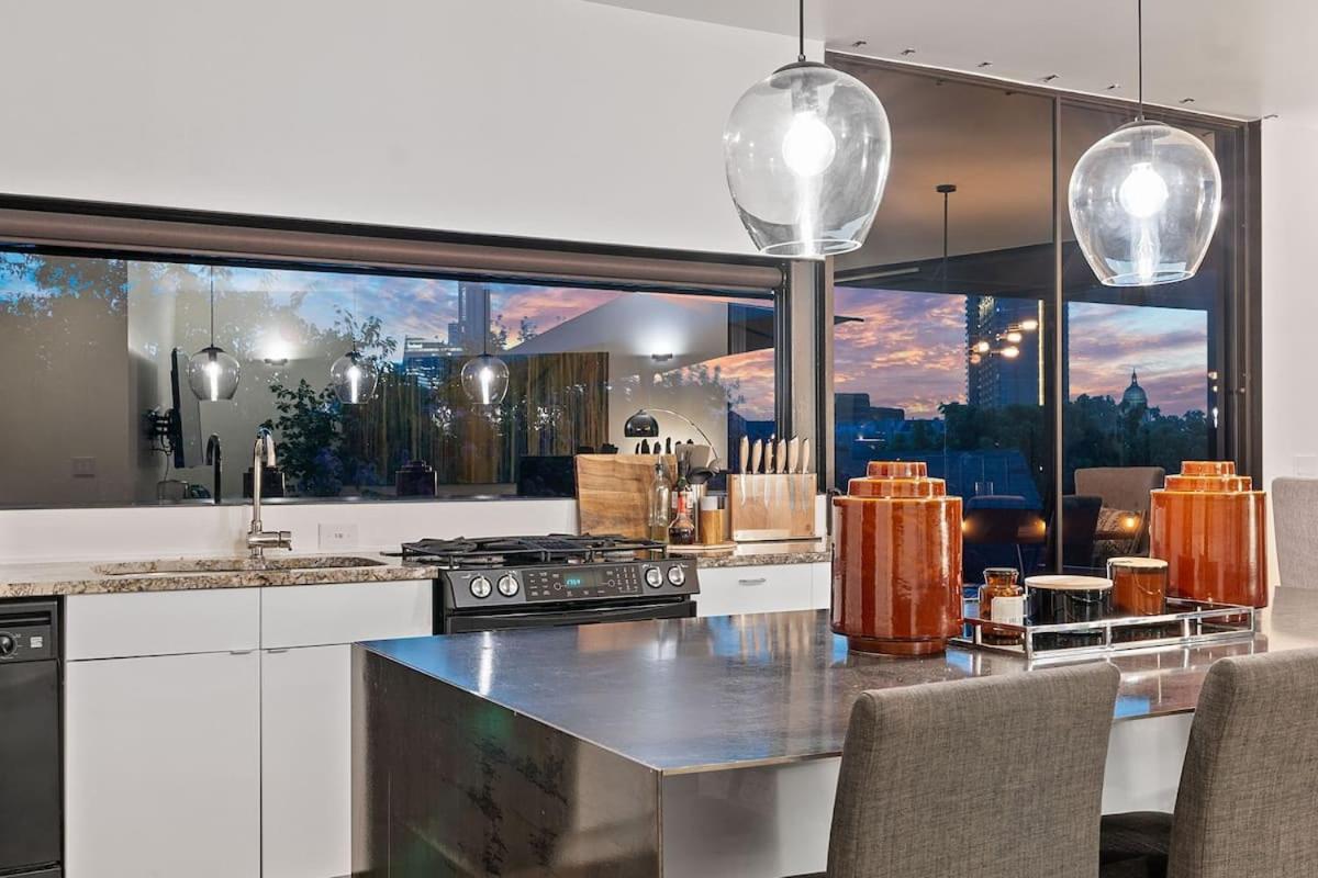 2br Designer On Trendy East 11th St, Downtown Holiday home Austin