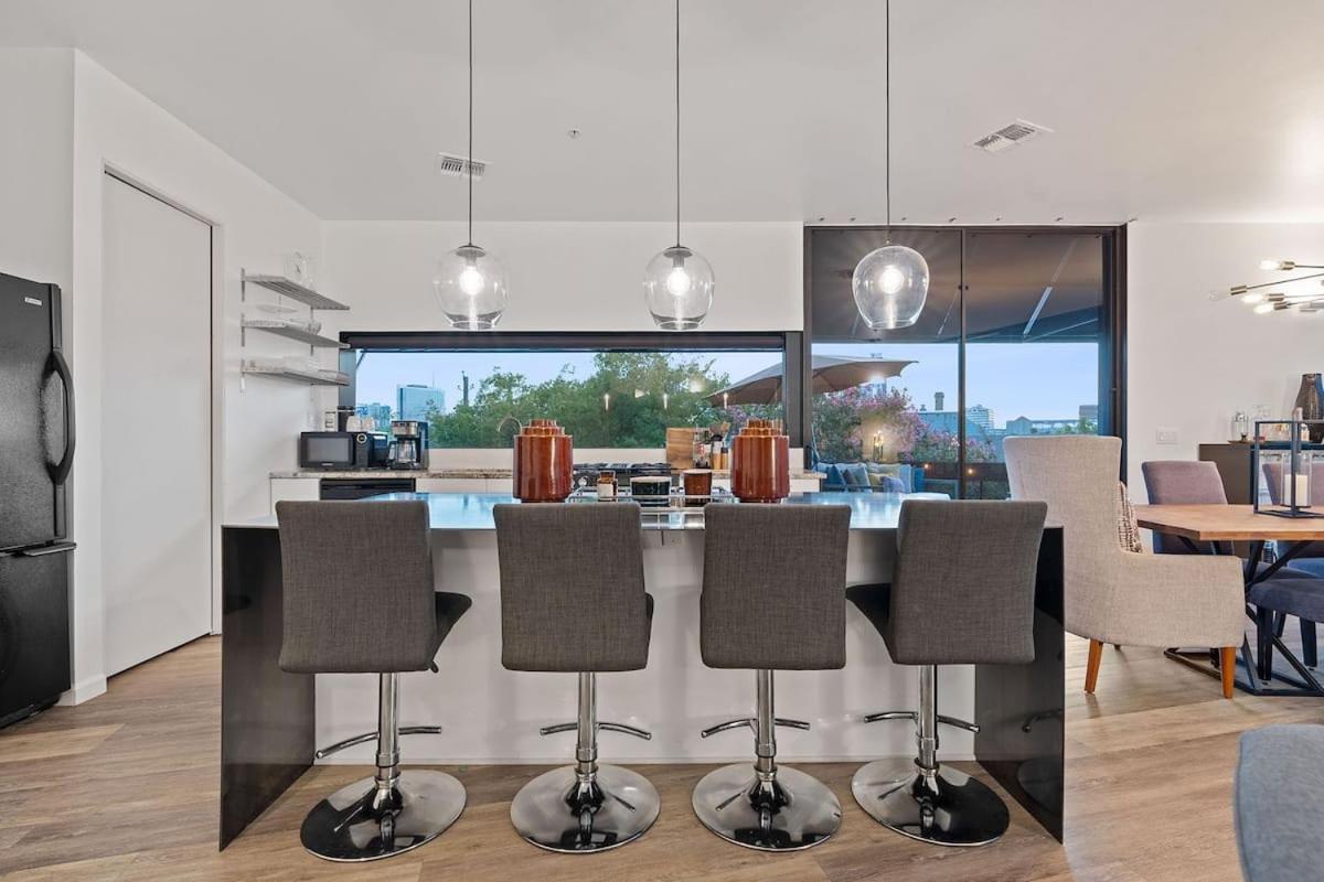 2br Designer On Trendy East 11th St, Downtown * Austin