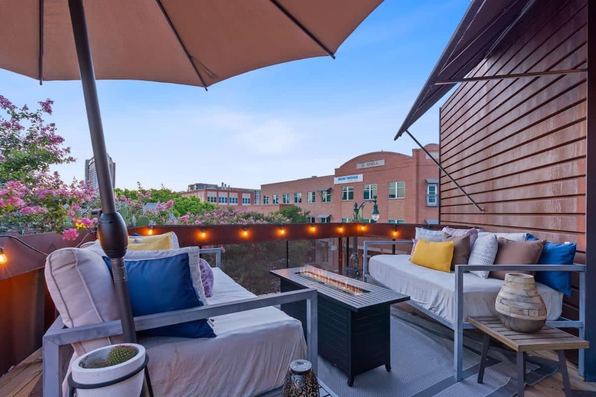 2br Designer On Trendy East 11th St, Downtown Holiday home