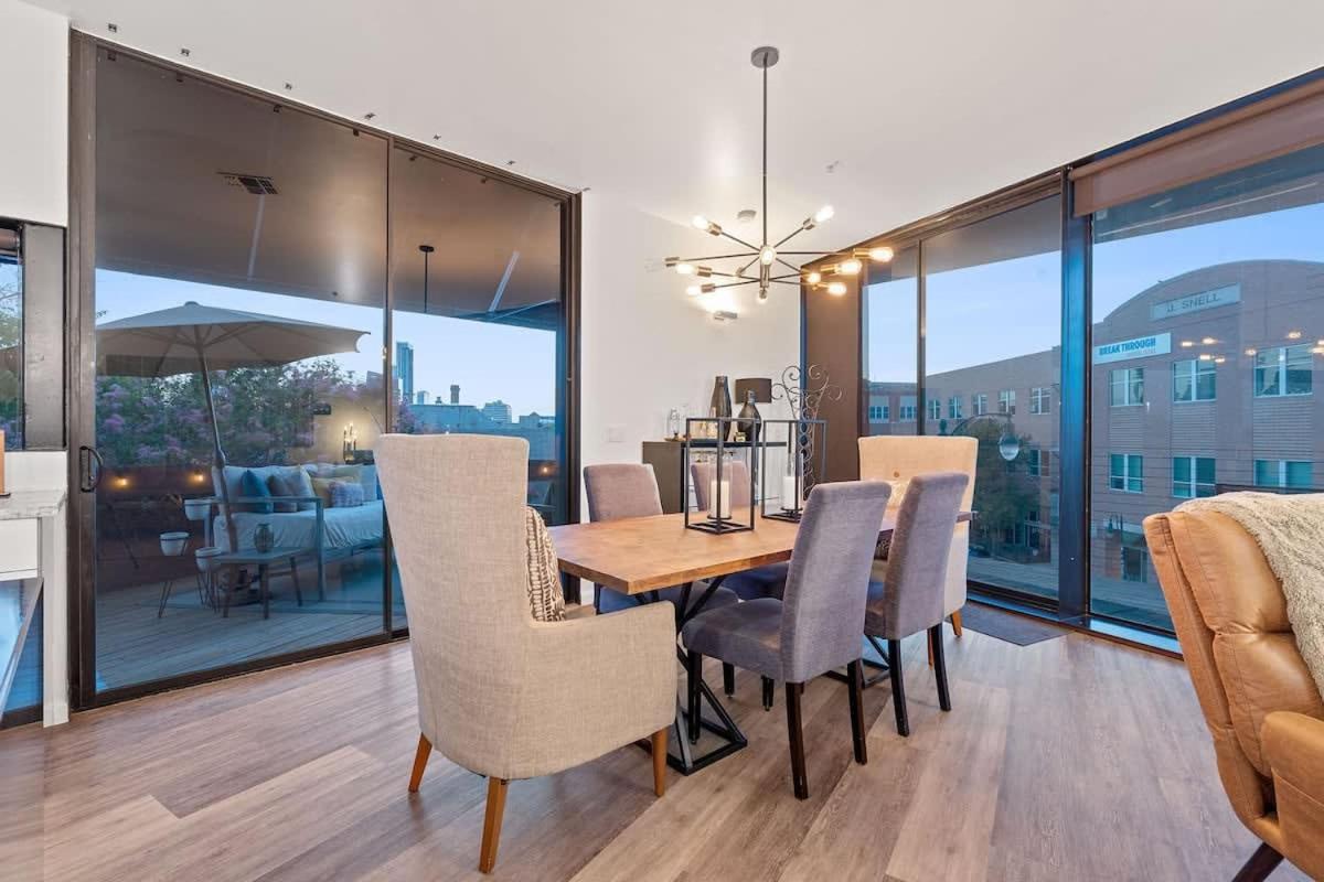 2br Designer On Trendy East 11th St, Downtown Austin