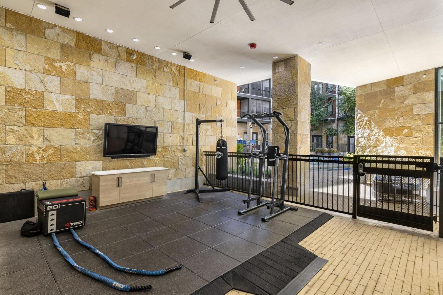 Domain 2br W Gym Pool Wd Nr Q2 Stadium Atx-47 *