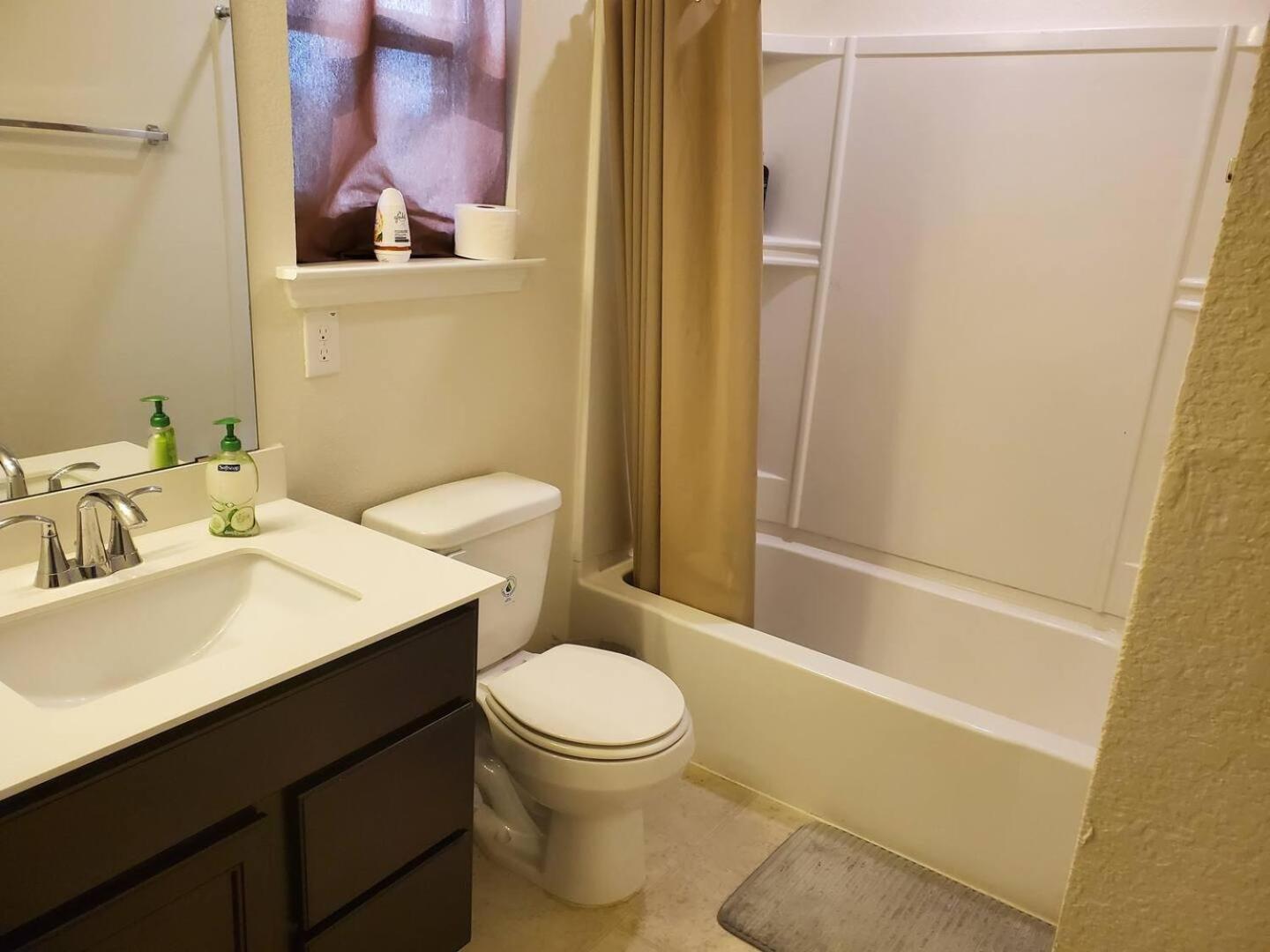 Luxury Room #3 Near Mckinney Falls & Airport Holiday home