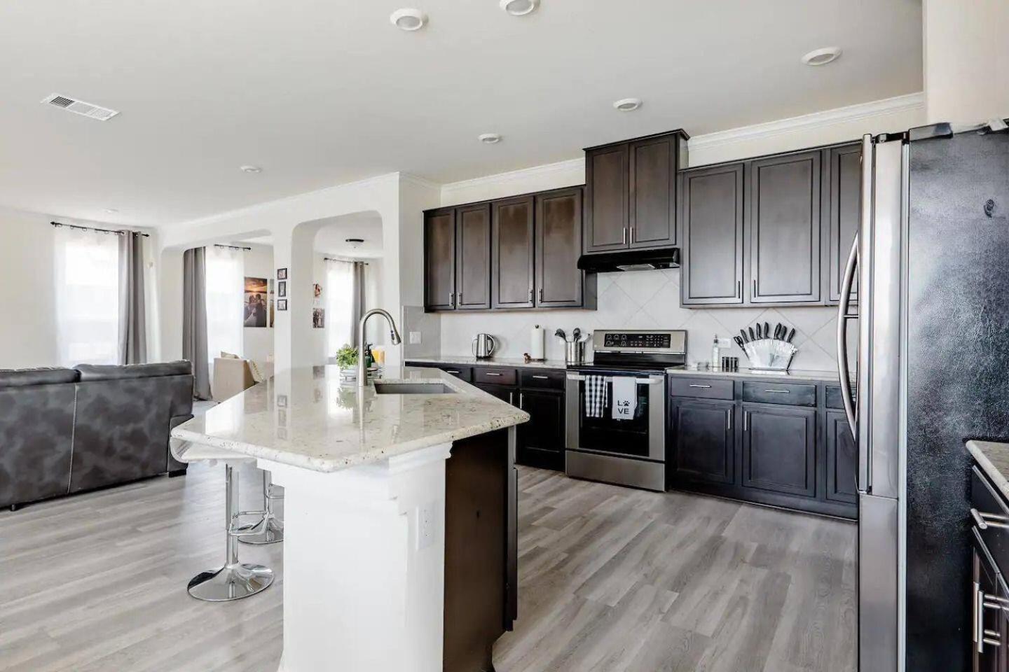 Holiday home Luxury Room #3 Near Mckinney Falls & Airport *