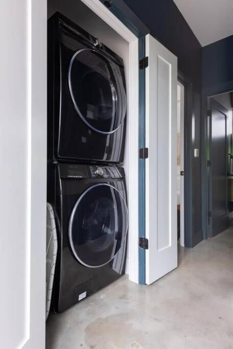 Villa Rooftop Deck, Dt Views, Modern Eastside Oasis Austin
