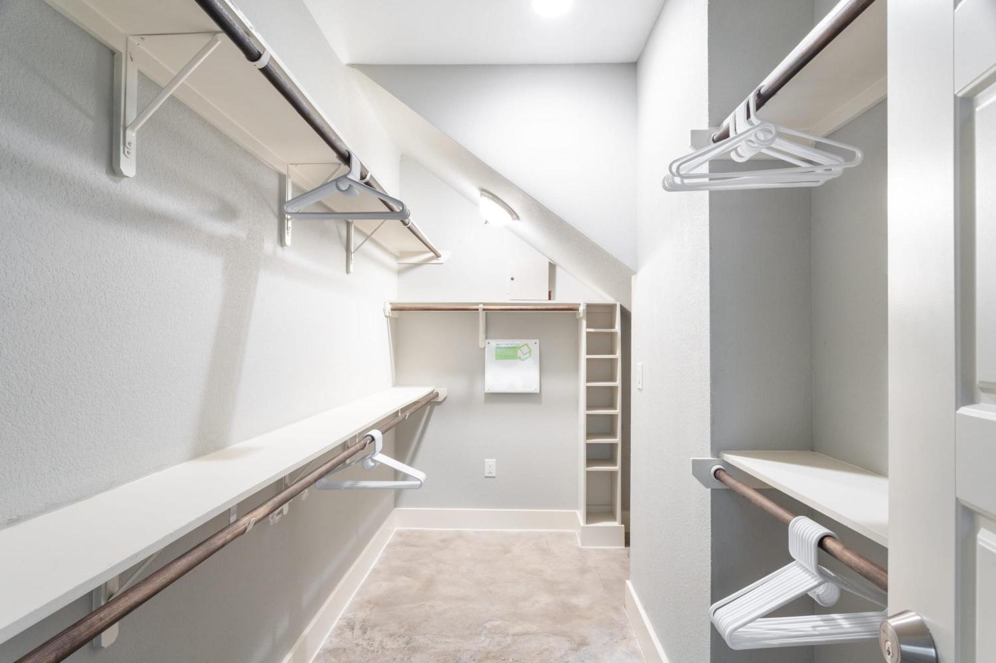 Fun 4br Near Downtown With Games & Firepit