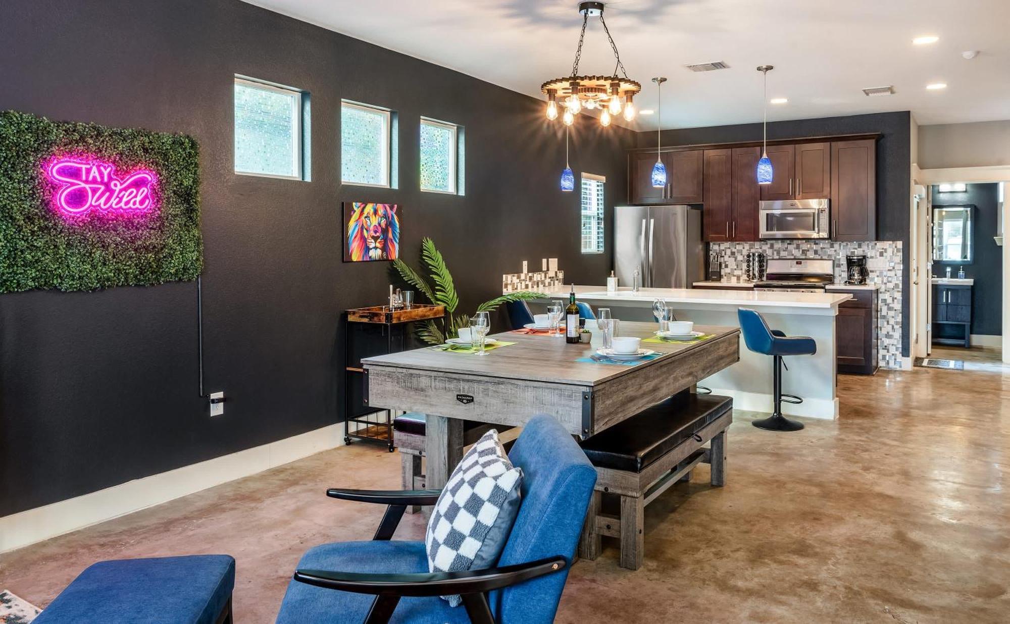 Fun 4br Near Downtown With Games & Firepit *