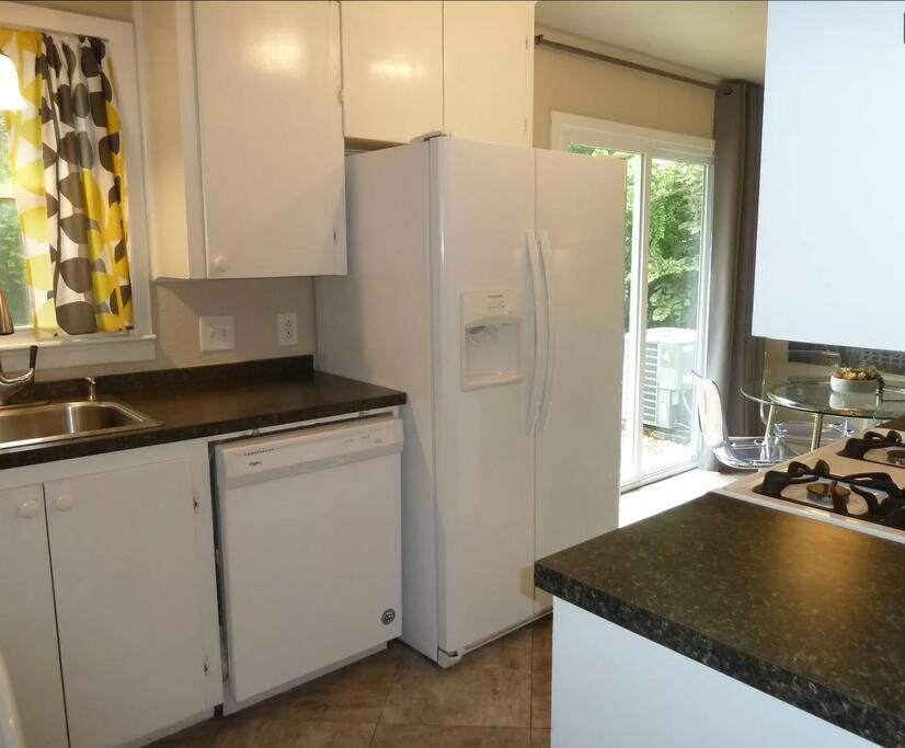 3br Pet Friendly With Big Yard *