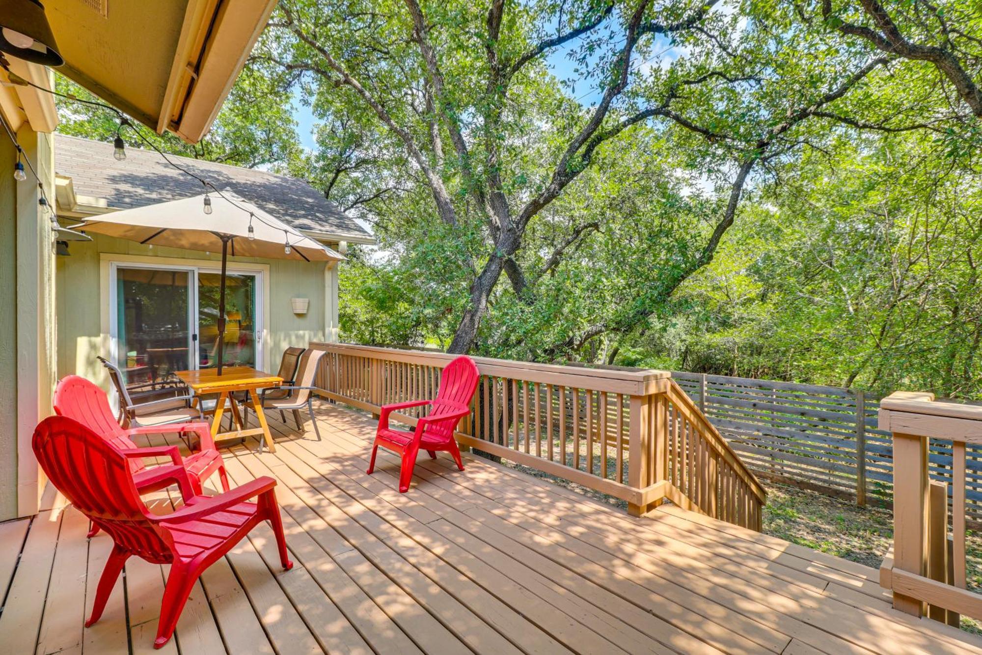 Lovely With Deck And Greenbelt Access! Holiday home Austin