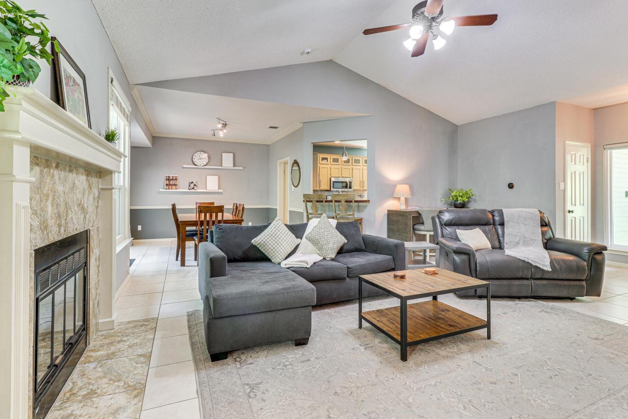 Lovely With Deck And Greenbelt Access! Austin