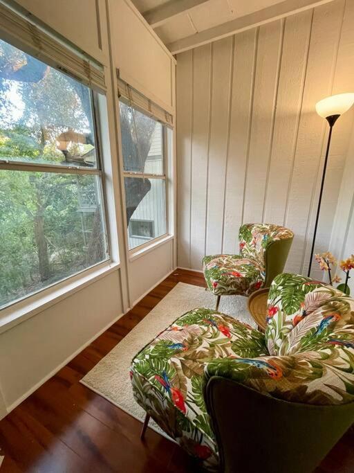 1 Bdrm Poolside Garden *