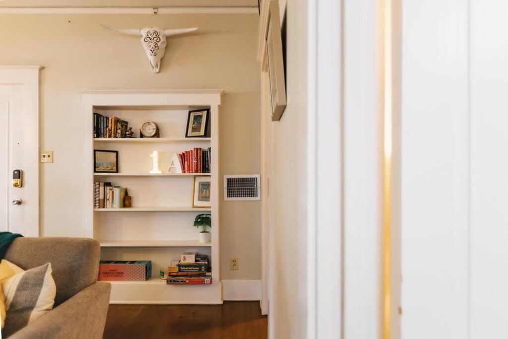 Holiday home Victorian Getaway- Close To Downtown & Airport, Sleeps 5