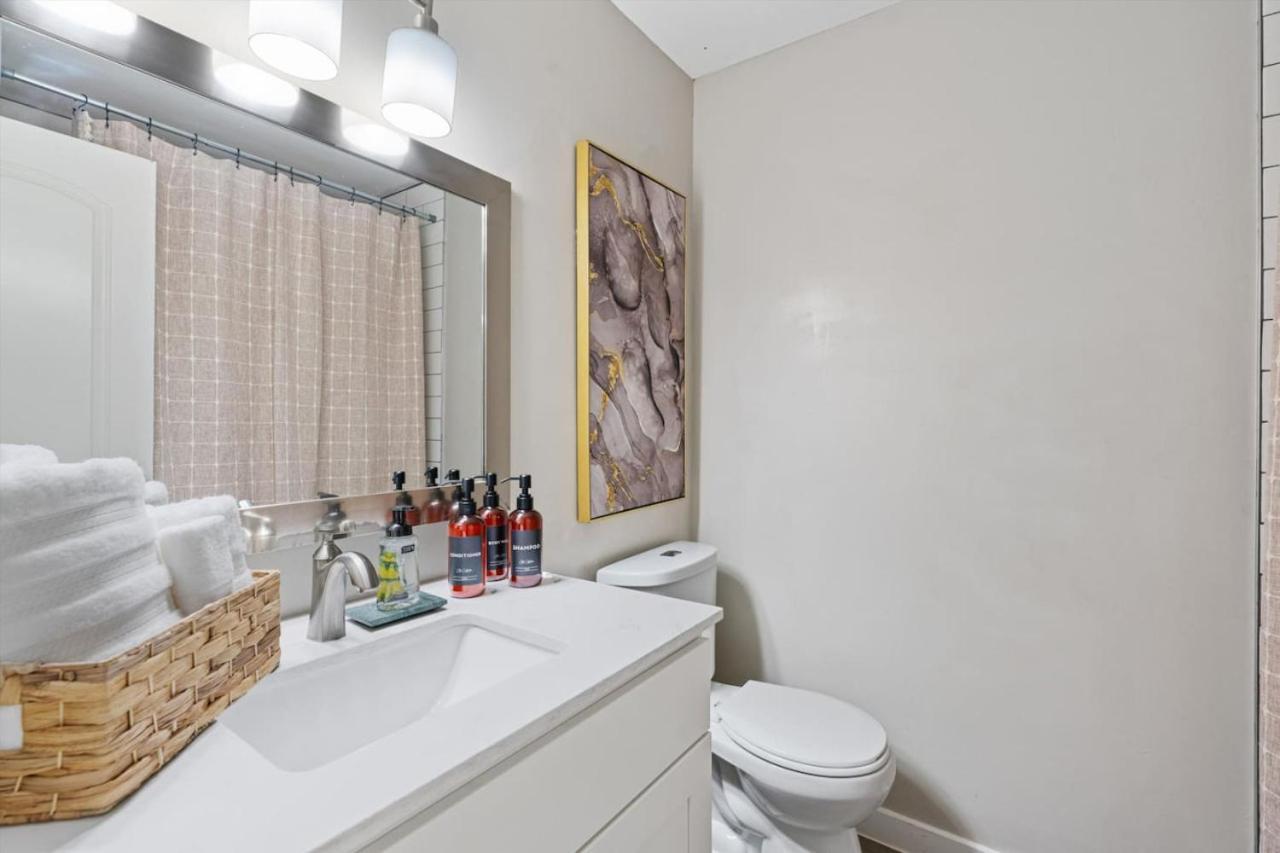 Mins 2 Dwntown - Private - Nestled Pad Apartment