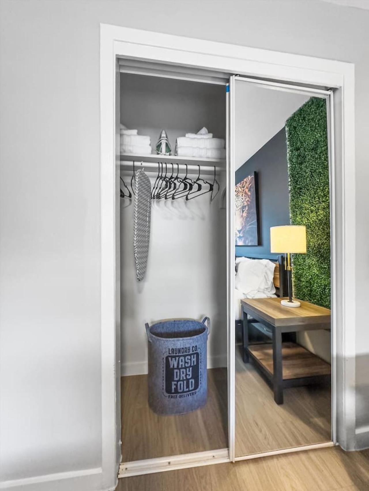 Mins 2 Dwntown - Private - Nestled Pad Apartment *