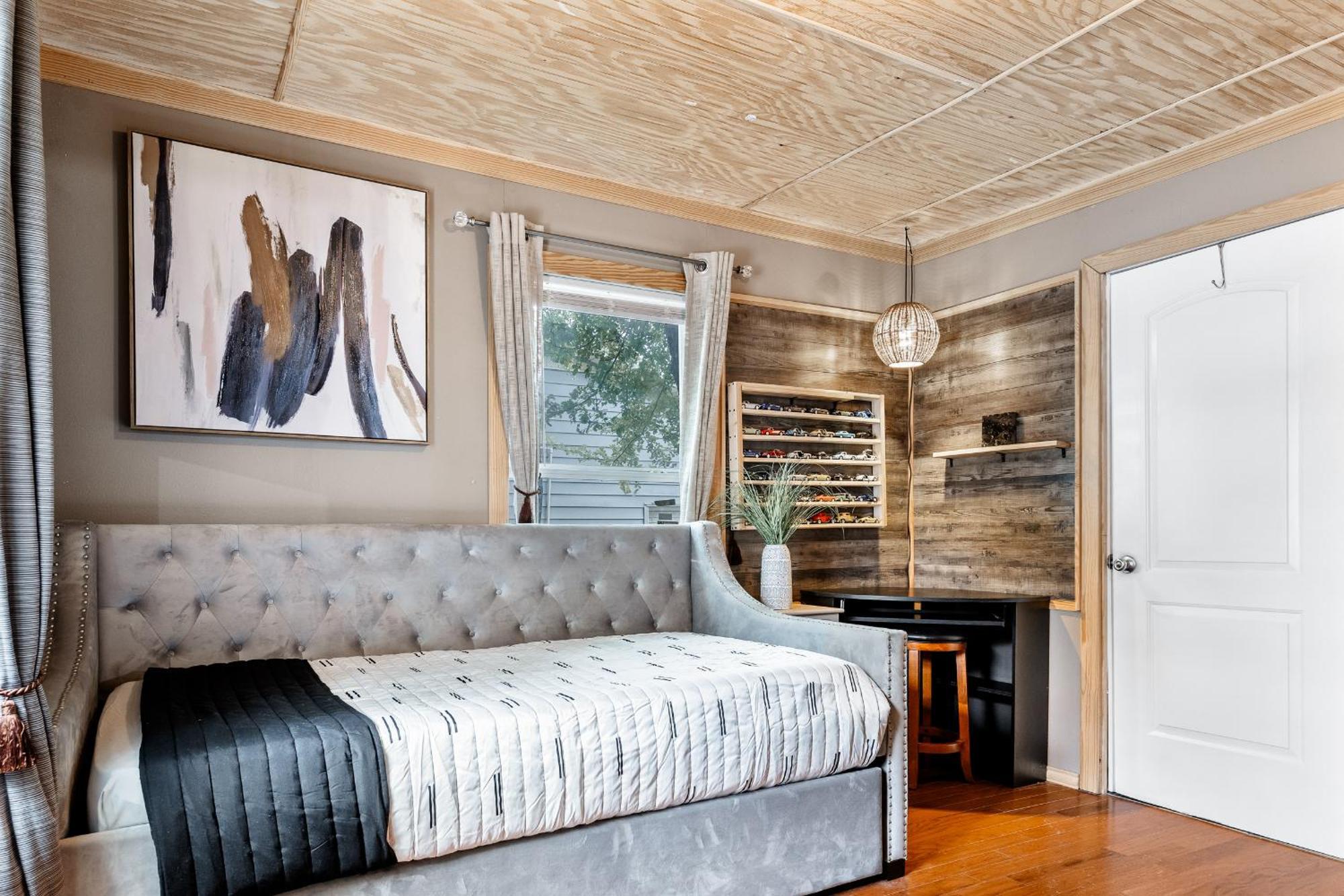 Charming With Patios Fireplace And Bbq Area Holiday home Austin