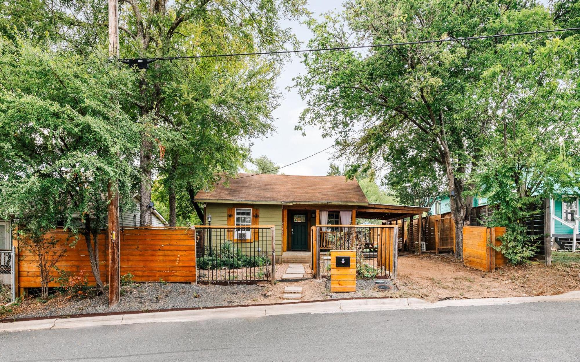 Charming With Patios Fireplace And Bbq Area