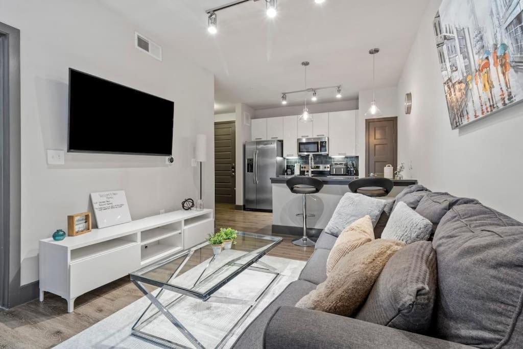1br Pool Free Wi-fi Free Parking Gym *