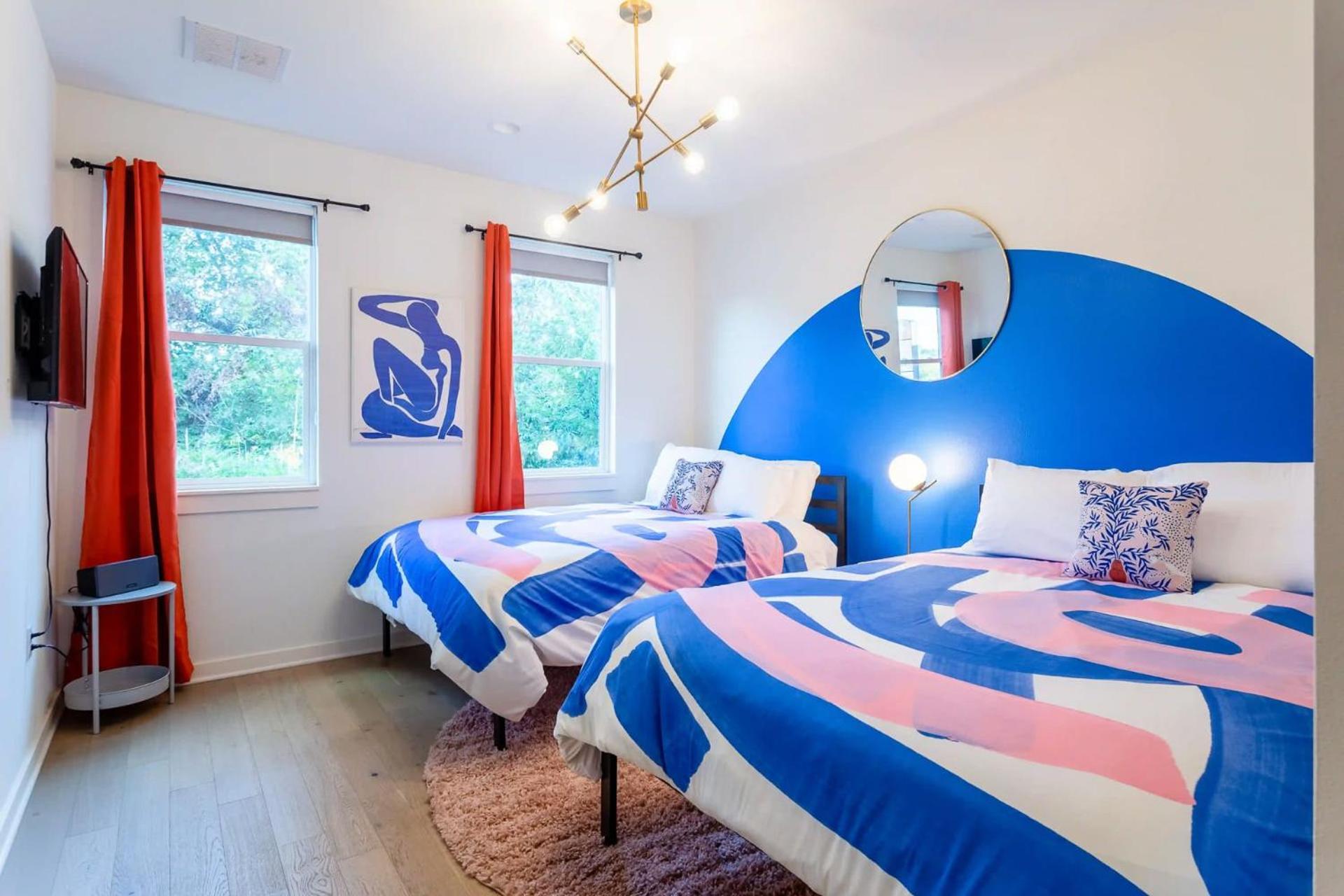 Modern Atx Mansion 6th Street - 3 Min Scooter Holiday home Austin