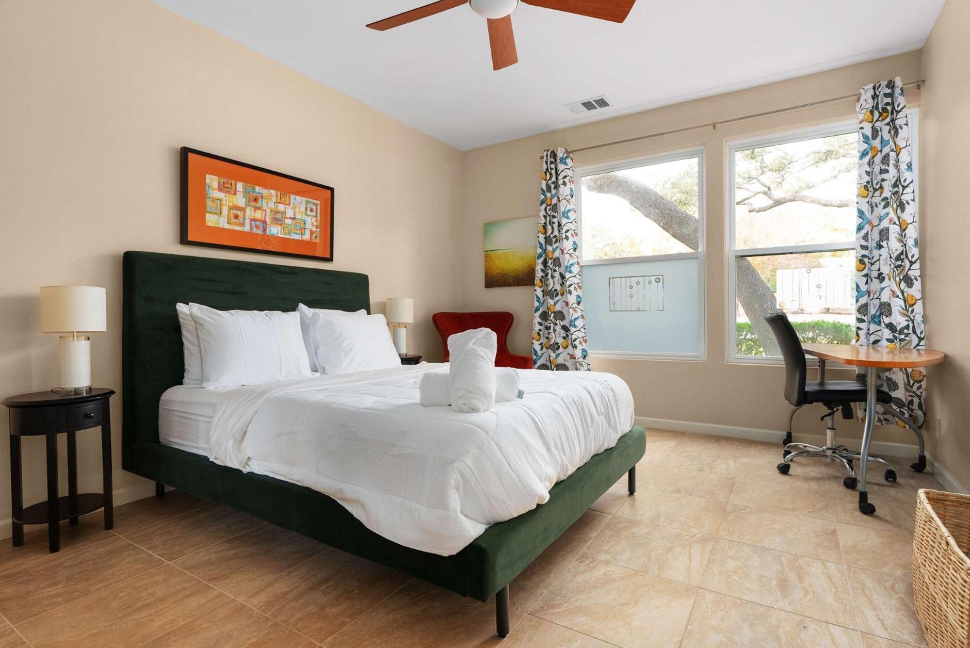 Spacious 5-bedroom Retreat In North Holiday home *