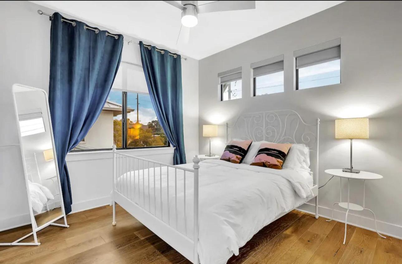Holiday home Downtown Dream Escape With Views - Sleeps 12 *