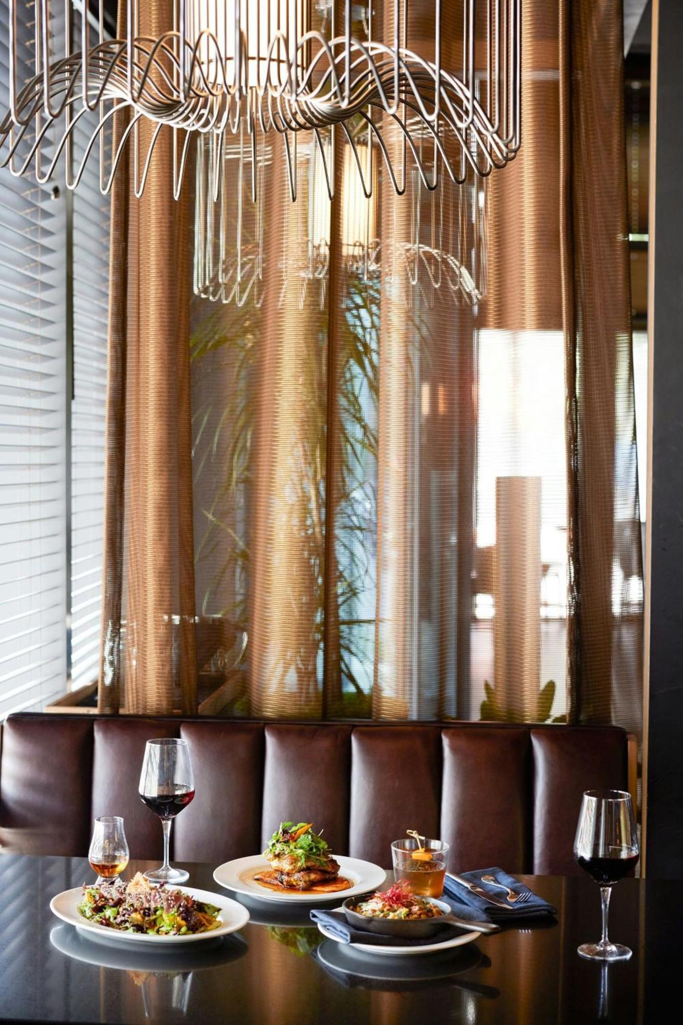 The Otis Austin, Autograph Collection 4*