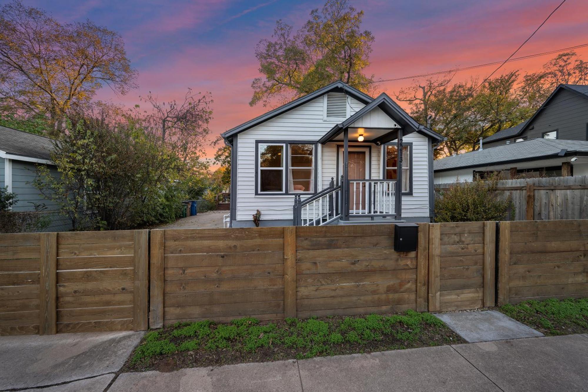 Holiday home Stylish, Artsy Eastside *