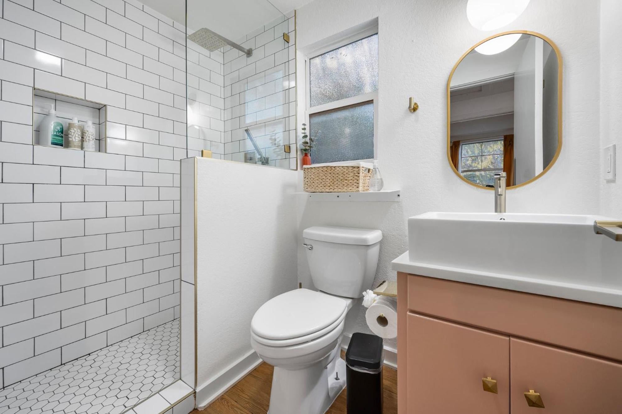 Stylish, Artsy Eastside Holiday home Austin