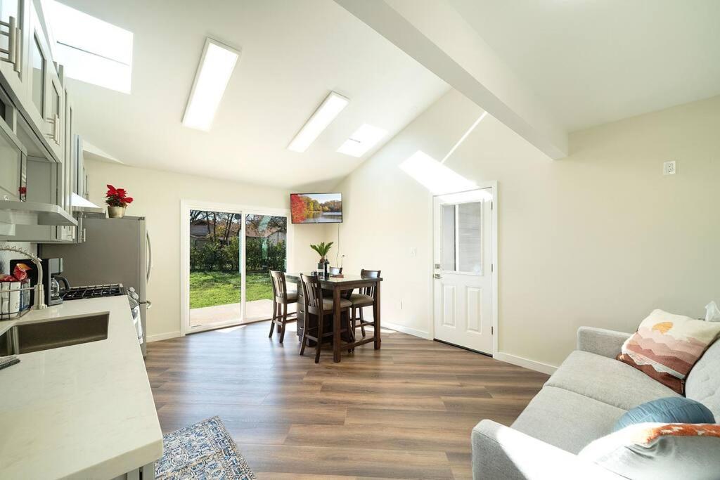 Downtown 4-bedroom Gem Holiday home *