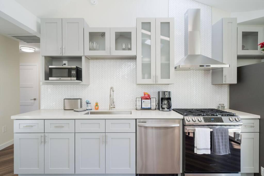 Downtown 4-bedroom Gem Holiday home *