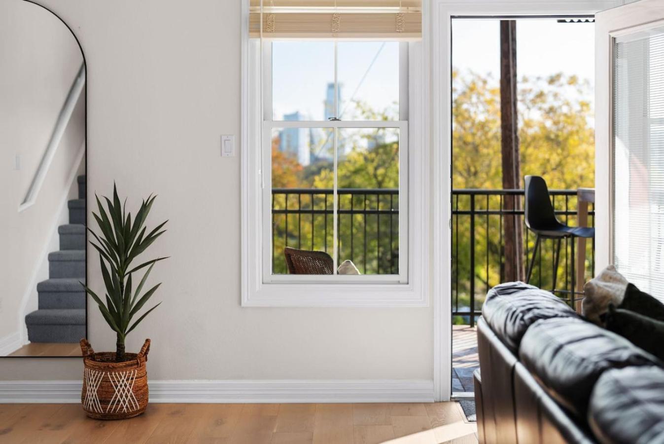 The Lamar Lookout Apartment Austin