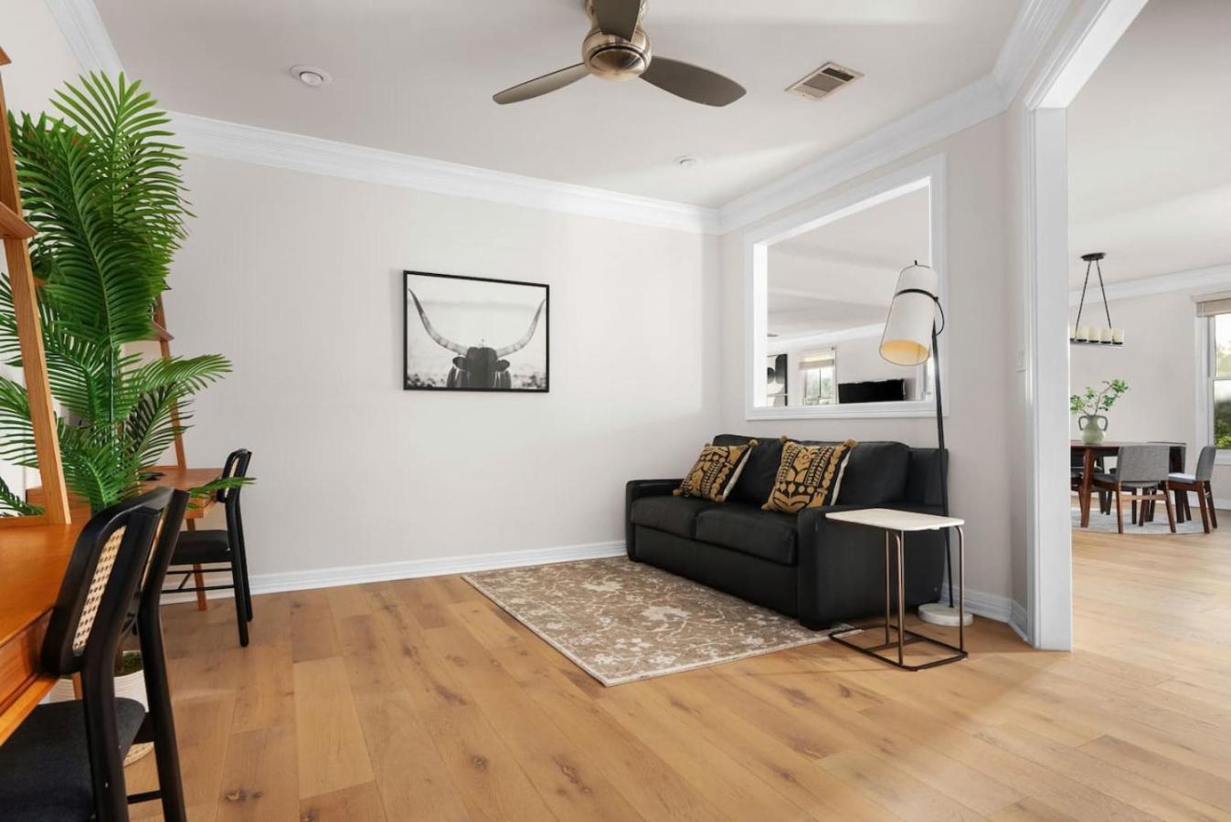 The Lamar Lookout Apartment *