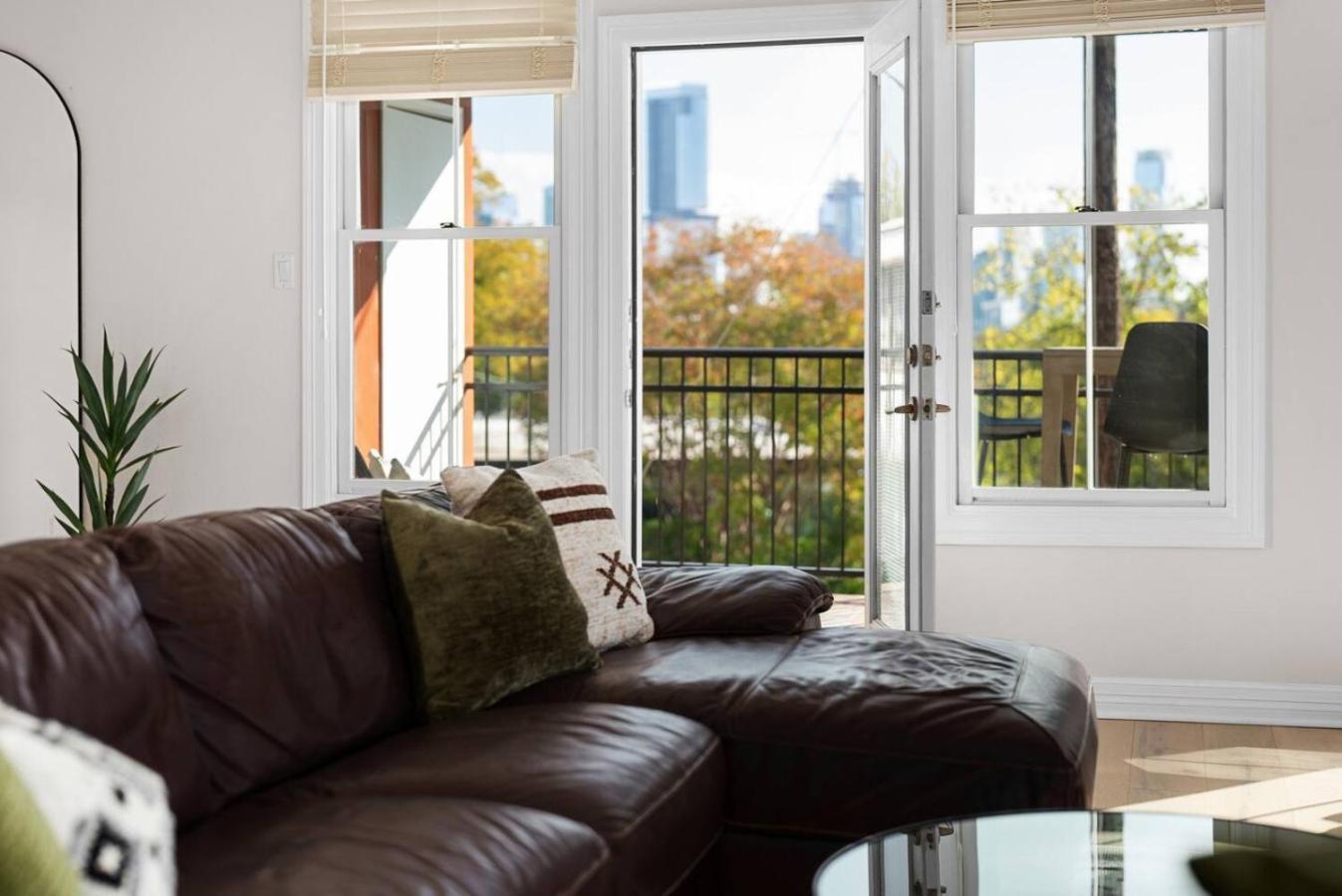 The Lamar Lookout Apartment Austin
