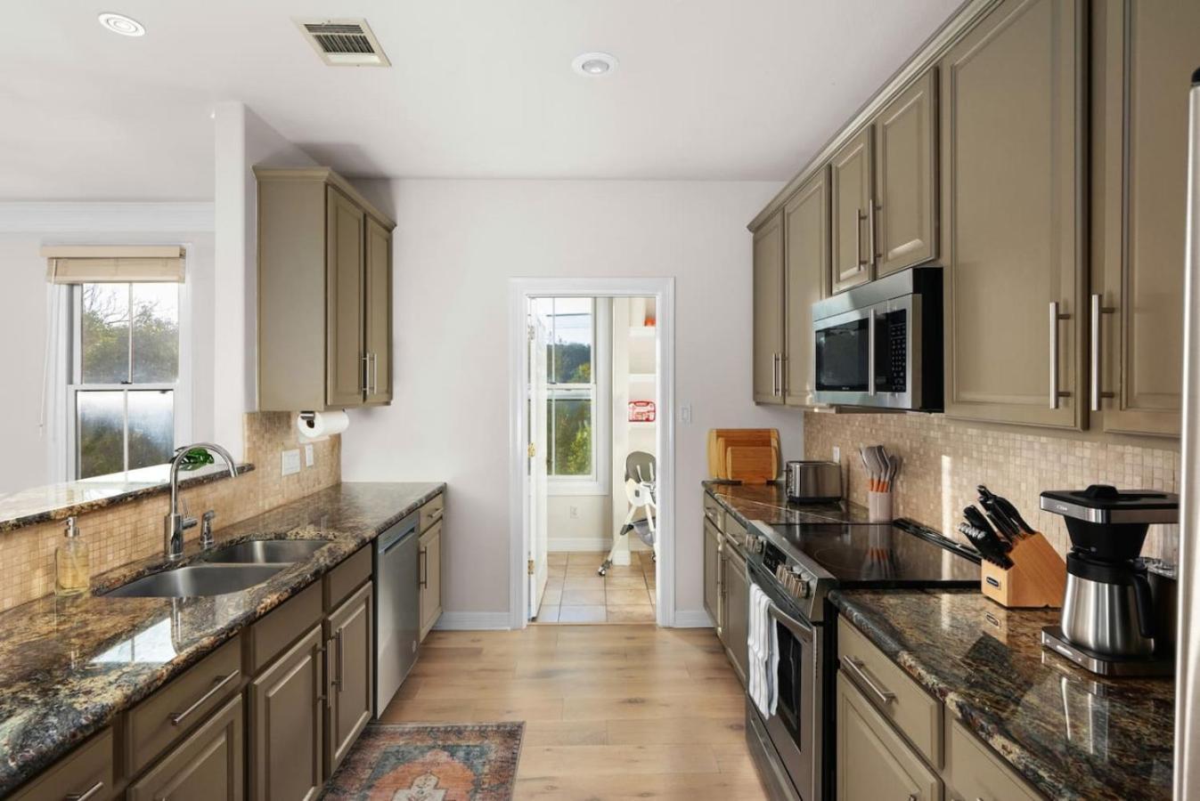 The Lamar Lookout Apartment
