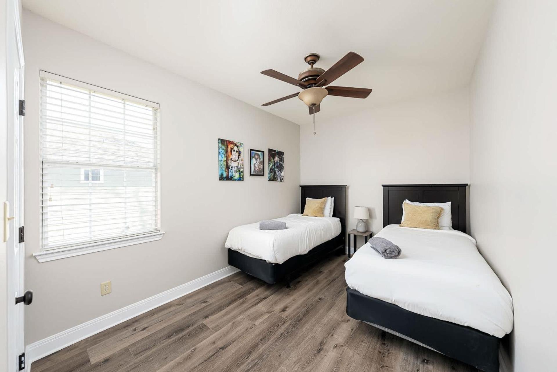 Cozy 8br Family With Backyard