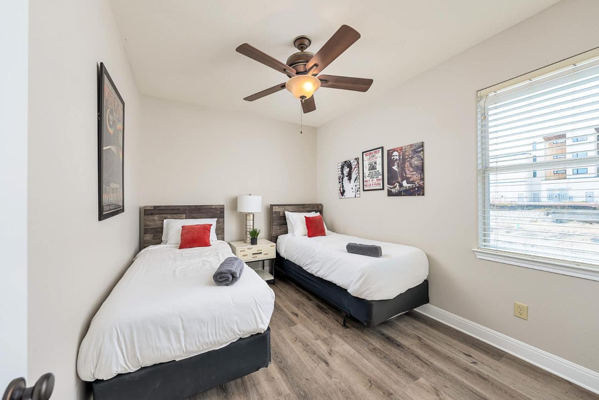 Cozy 8br Family With Backyard Holiday home *
