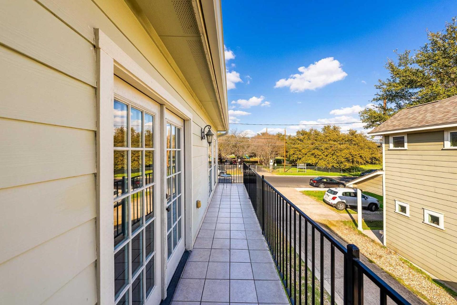 Cozy 8br Family With Backyard Holiday home *