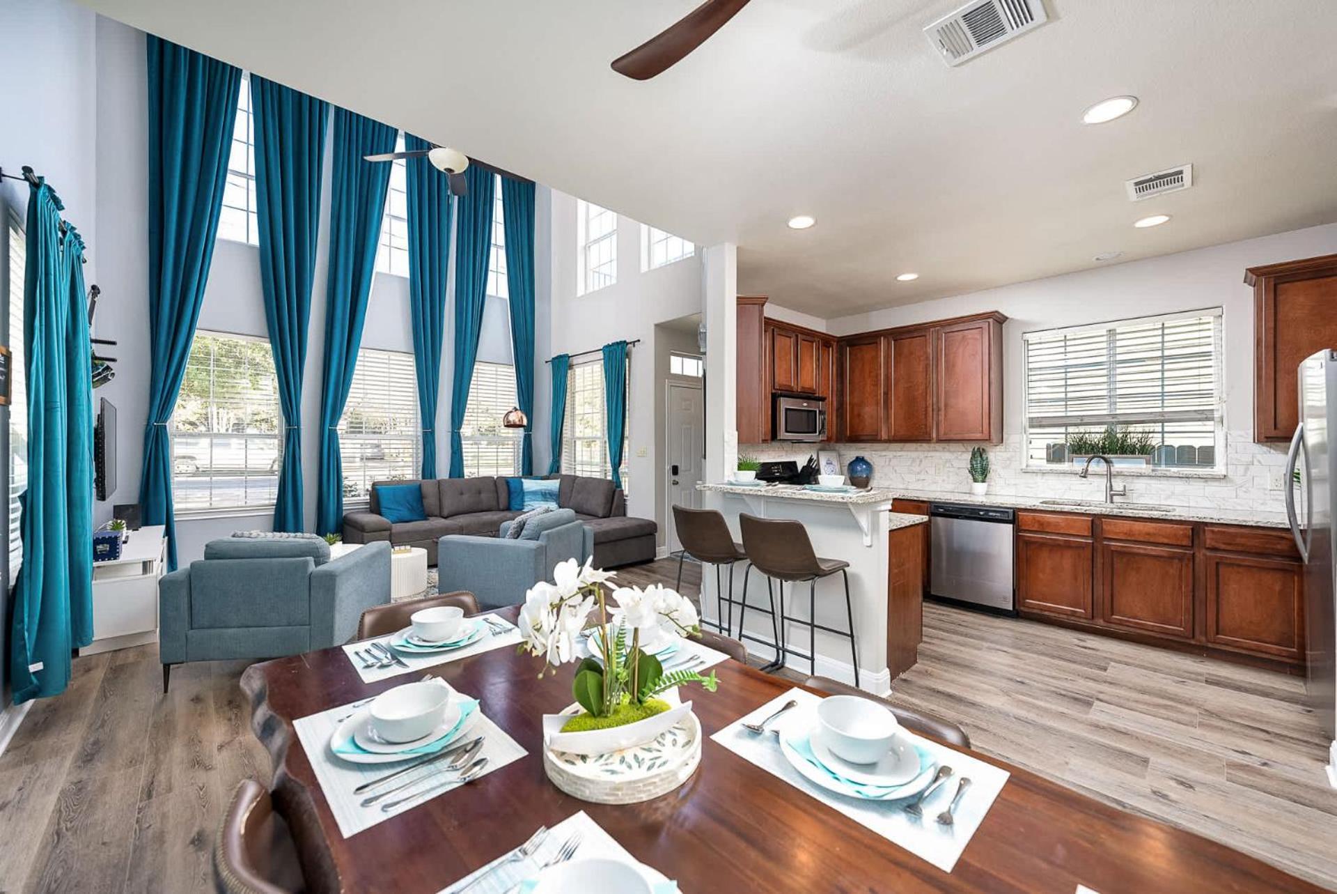 Cozy 8br Family With Backyard Austin