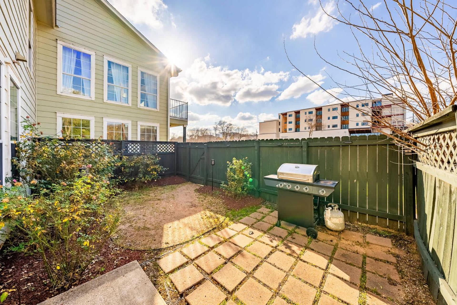 Cozy 8br Family With Backyard *