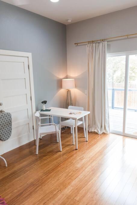 Cute With King Bed - Prime Location Holiday home Austin