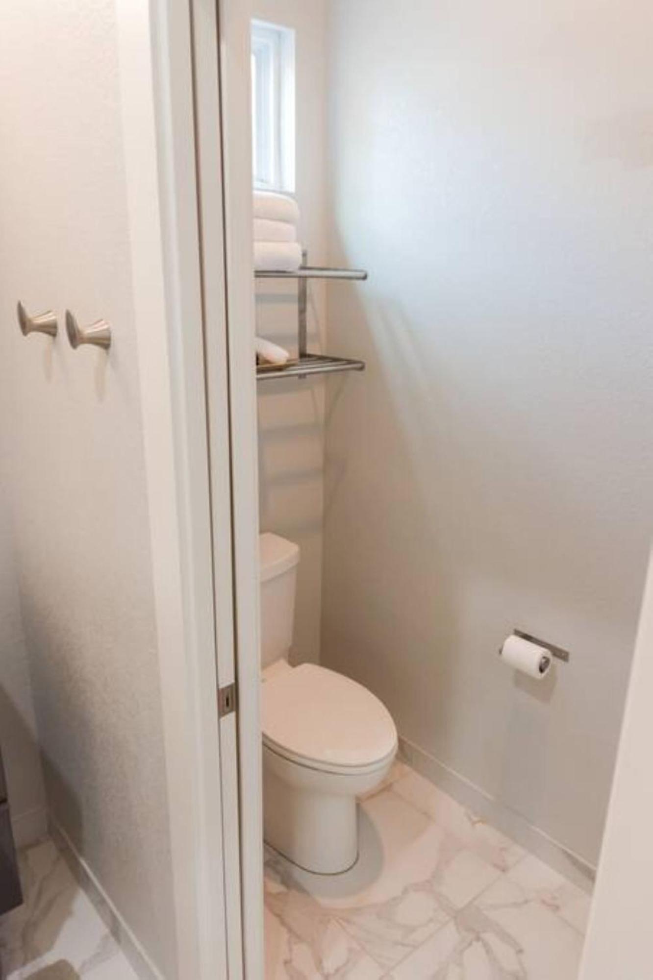 Cute With King Bed - Prime Location * Austin