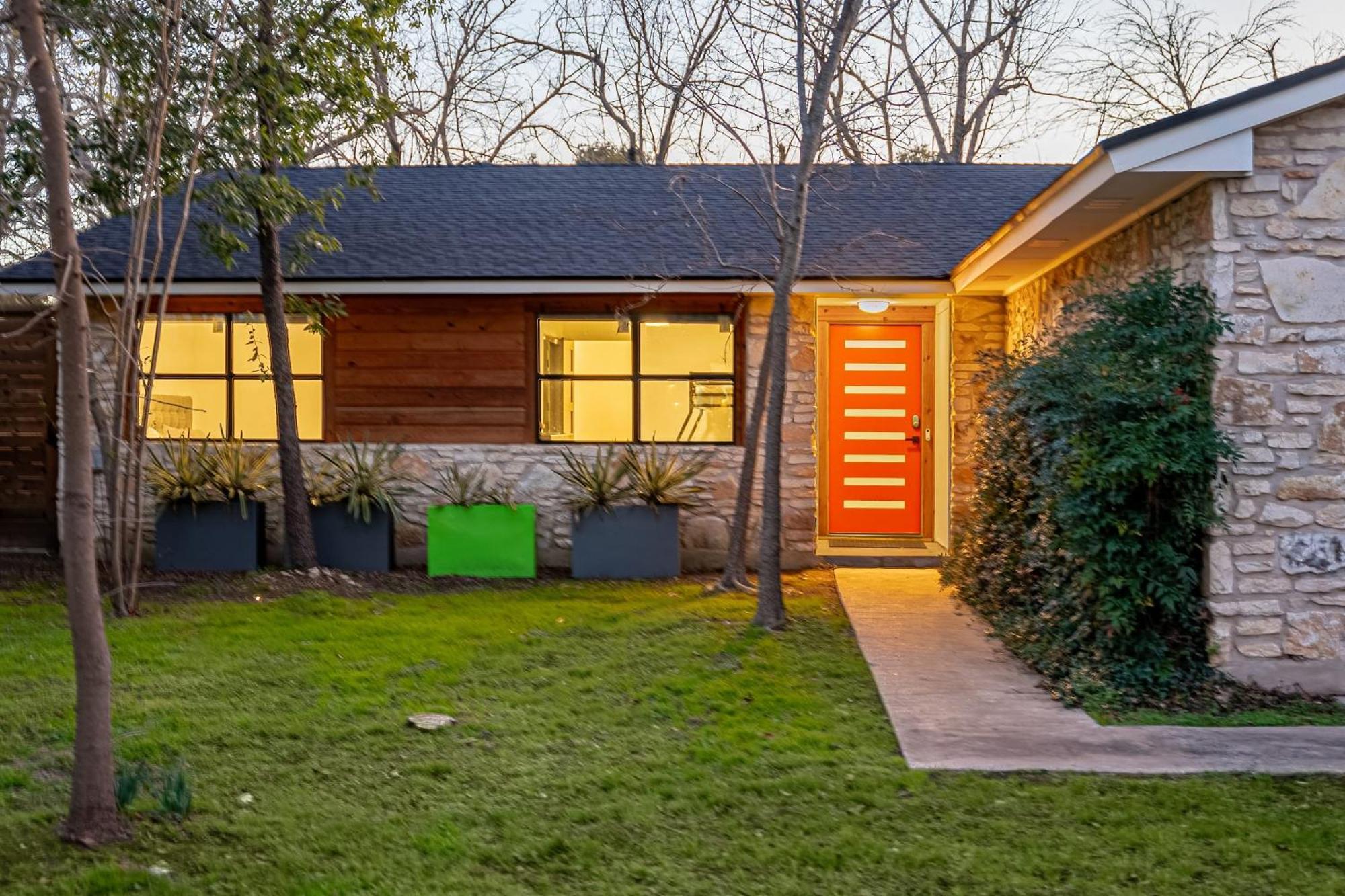 Private Yard W Bbq Games Steps To South Congress Barton Creek Clarksburg