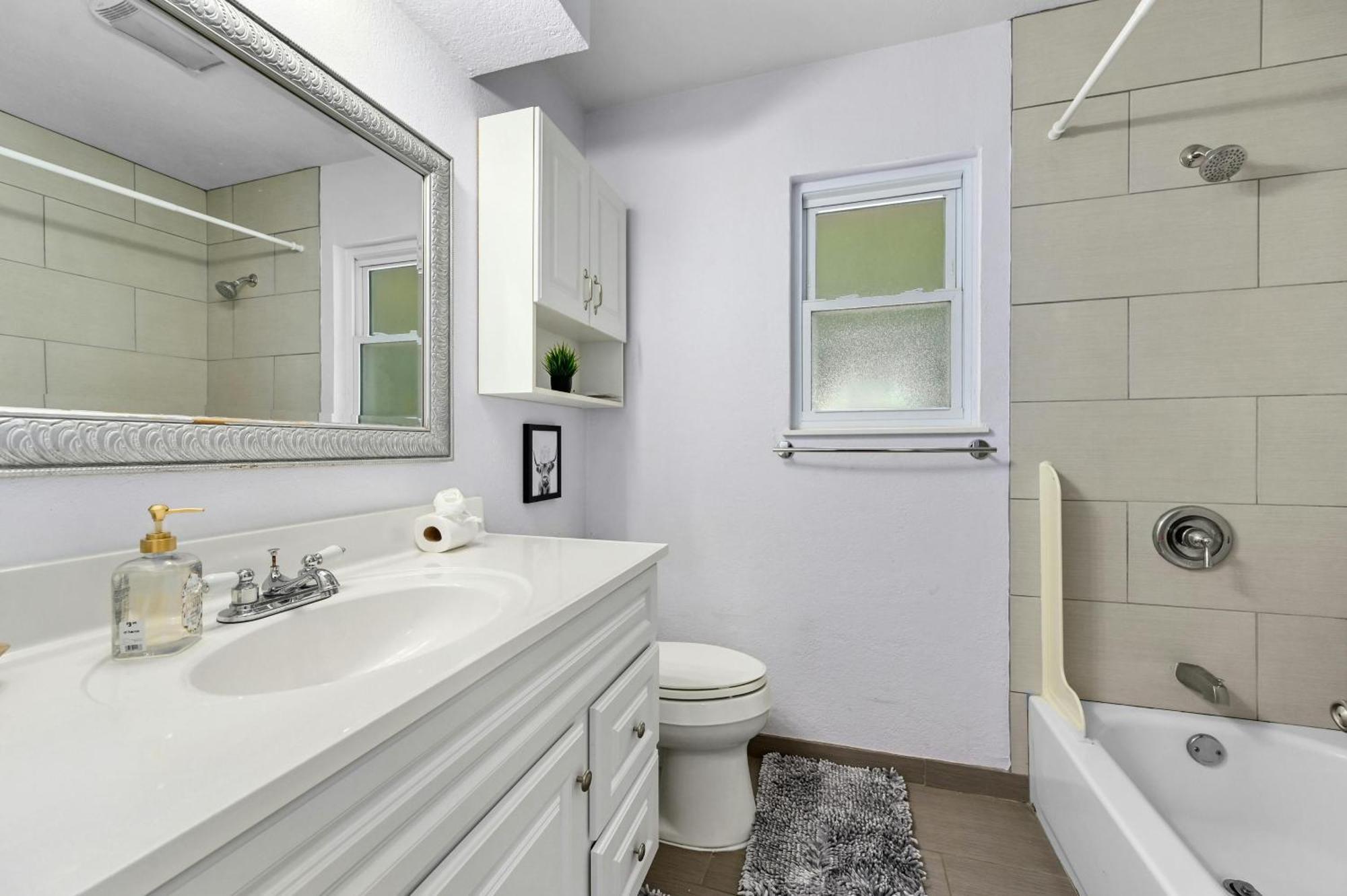 Luxury 5 Bd - 5 Mins Downtown Holiday home
