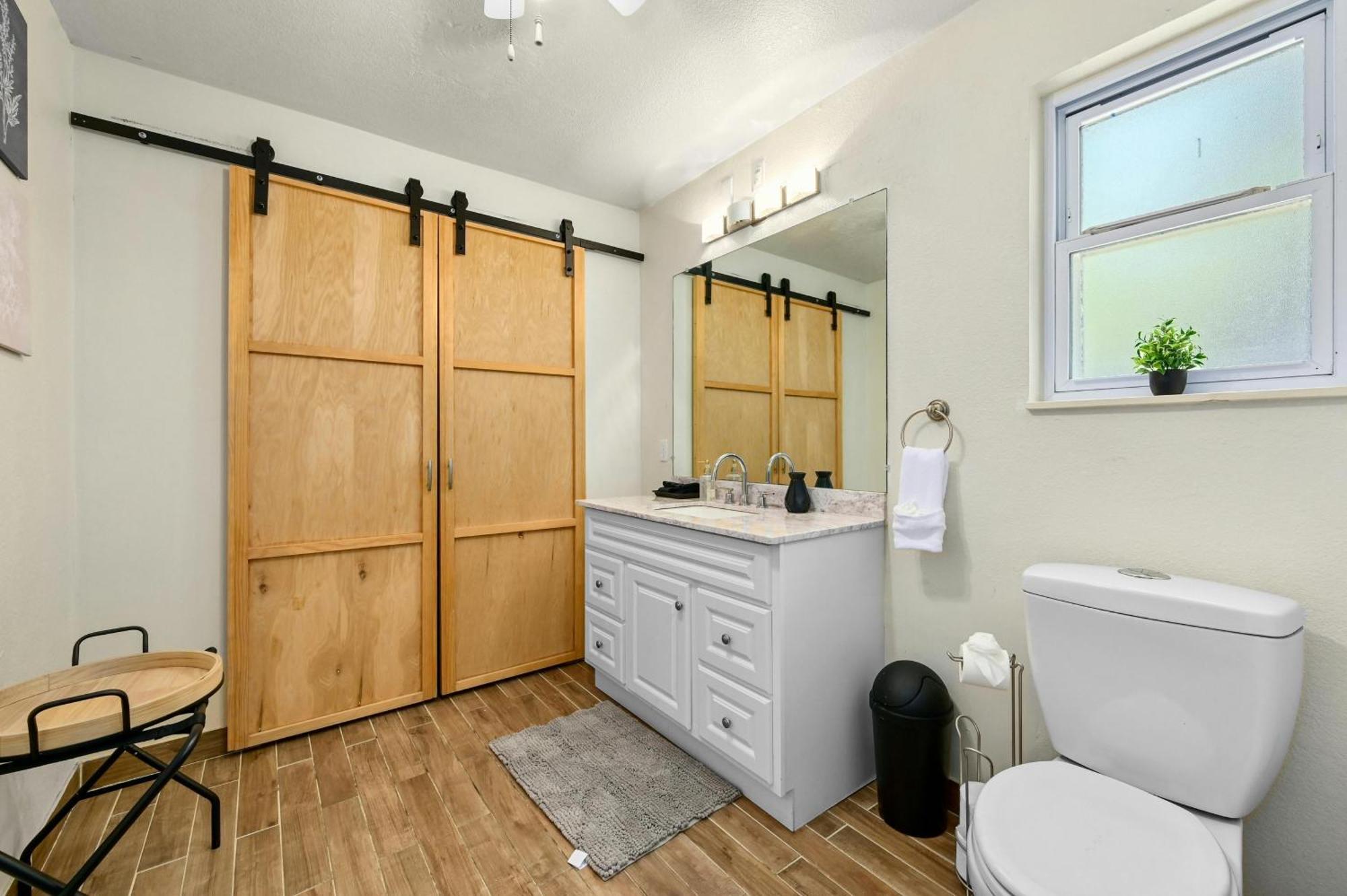 Luxury 5 Bd - 5 Mins Downtown