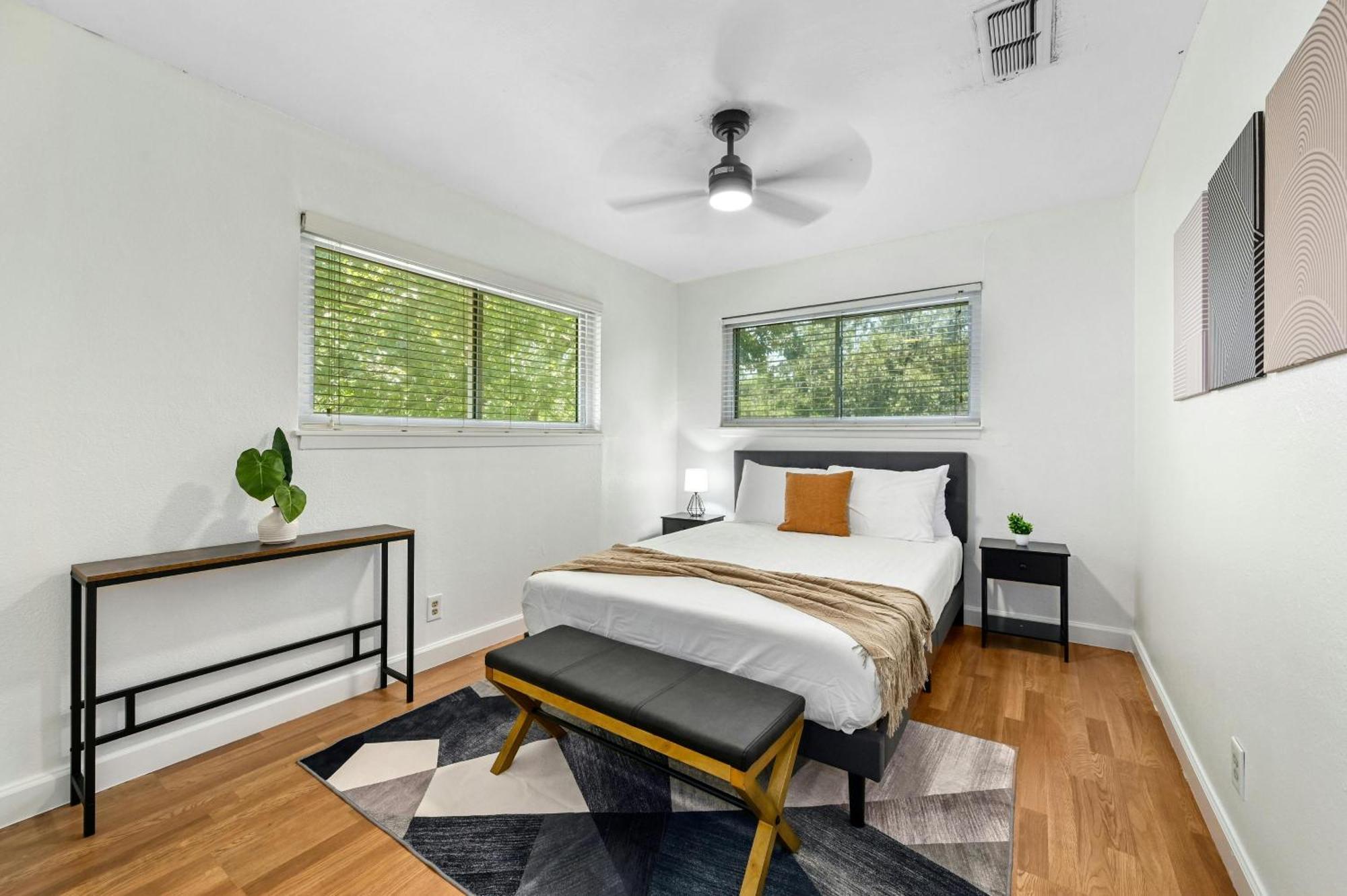 Luxury 5 Bd - 5 Mins Downtown Holiday home *